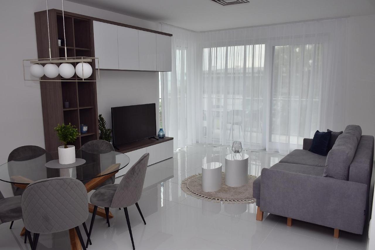 Limerence Apartments Siofok Luaran gambar